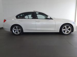 BMW 3 Series 320i - Image 4