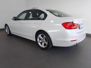 BMW 3 Series 320i - Image 6