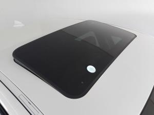 BMW 3 Series 320i - Image 9