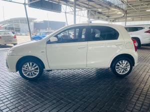 Toyota Etios hatch 1.5 Sprint - Image 4