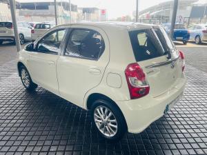 Toyota Etios hatch 1.5 Sprint - Image 5
