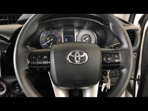 Toyota Hilux 2.4GD-6 double cab 4x4 Raider manual - Image 8
