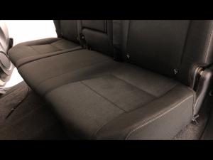 Toyota Hilux 2.4GD-6 double cab 4x4 Raider manual - Image 11