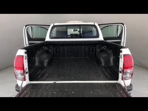 Toyota Hilux 2.4GD-6 double cab 4x4 Raider manual - Image 13