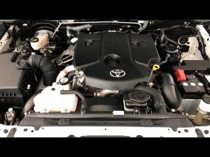Toyota Hilux 2.4GD-6 double cab 4x4 Raider manual - Image 14