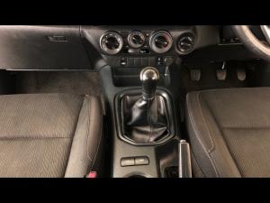 Toyota Hilux 2.4GD-6 double cab 4x4 Raider manual - Image 15