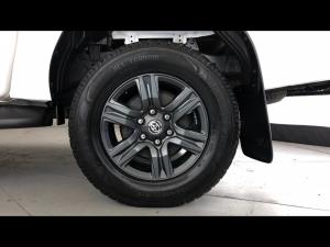 Toyota Hilux 2.4GD-6 double cab 4x4 Raider manual - Image 19