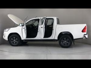 Toyota Hilux 2.4GD-6 double cab 4x4 Raider manual - Image 26