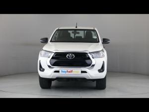 Toyota Hilux 2.4GD-6 double cab 4x4 Raider manual - Image 4