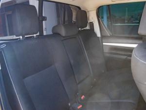 Toyota Hilux 2.4GD-6 double cab Raider manual - Image 11