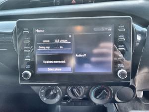 Toyota Hilux 2.4GD-6 double cab Raider manual - Image 14