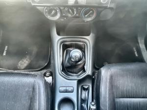 Toyota Hilux 2.4GD-6 double cab Raider manual - Image 17