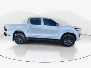 Toyota Hilux 2.4GD-6 double cab Raider manual - Image 8