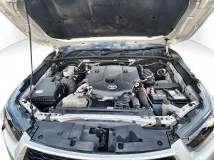 Toyota Hilux 2.4GD-6 double cab Raider manual - Image 9