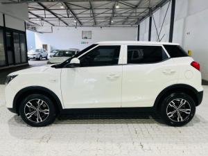 Mahindra XUV300 1.2T W4 SE - Image 2