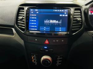 Mahindra XUV300 1.2T W4 SE - Image 8