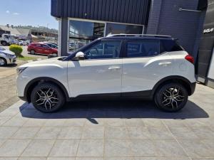 Mahindra XUV300 1.5TD W8 - Image 2