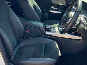 Mercedes-Benz GLB GLB220d 4Matic Progressive - Image 9