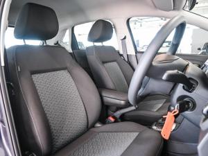 Volkswagen Polo Vivo hatch 1.6 Life - Image 17