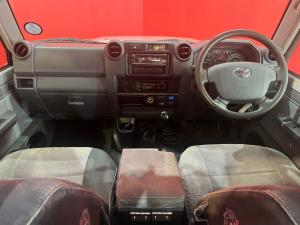 Toyota Land Cruiser 79 4.5D-4D LX V8 single cab - Image 6