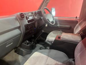 Toyota Land Cruiser 79 4.5D-4D LX V8 single cab - Image 7