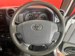 Toyota Land Cruiser 79 4.5D-4D LX V8 single cab - Image 8