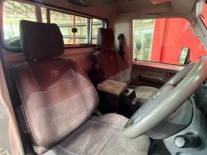 Toyota Land Cruiser 79 4.5D-4D LX V8 single cab - Image 10
