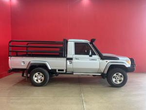 Toyota Land Cruiser 79 4.5D-4D LX V8 single cab - Image 3