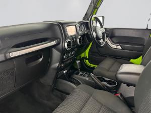 Jeep Wrangler Sahara 3.6L V6 automatic 2-Door - Image 13