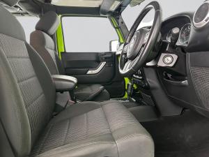 Jeep Wrangler Sahara 3.6L V6 automatic 2-Door - Image 15
