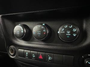 Jeep Wrangler Sahara 3.6L V6 automatic 2-Door - Image 6