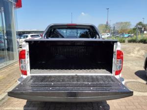 Nissan Navara 2.5DDTi double cab SE Plus auto - Image 11