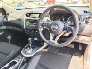 Nissan Navara 2.5DDTi double cab SE Plus auto - Image 6