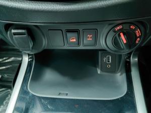 Nissan Navara 2.5DDTi double cab Stealth 4x4 - Image 11