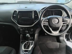 Jeep Cherokee 2.4L Longitude - Image 4