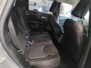 Jeep Cherokee 2.4L Longitude - Image 6