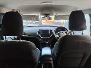 Jeep Cherokee 2.4L Longitude - Image 7