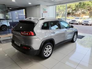 Jeep Cherokee 2.4L Longitude - Image 8