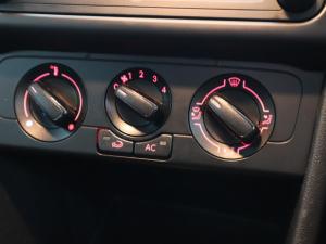 Volkswagen Polo Vivo hatch 1.4 Comfortline - Image 16