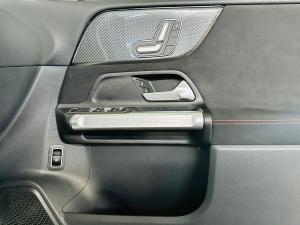 Mercedes-Benz GLB GLB220d 4Matic Progressive - Image 9