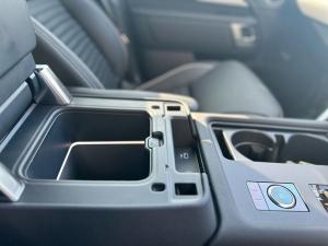 Land Rover Discovery D300 R-Dynamic HSE - Image 12