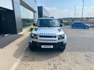 Land Rover Defender 110 D300 X-Dynamic HSE - Image 2