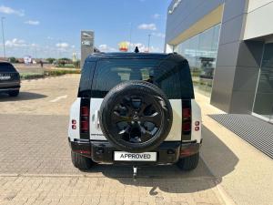Land Rover Defender 110 D300 X-Dynamic HSE - Image 6