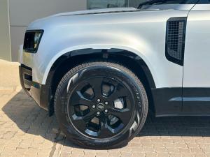 Land Rover Defender 110 D300 X-Dynamic HSE - Image 7