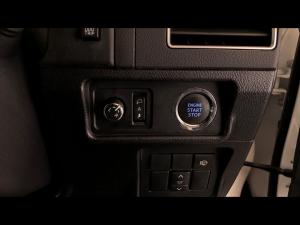 Toyota Land Cruiser Prado 4.0 VX - Image 16