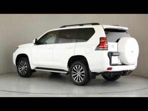 Toyota Land Cruiser Prado 4.0 VX - Image 21