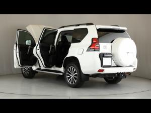 Toyota Land Cruiser Prado 4.0 VX - Image 25