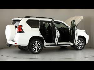 Toyota Land Cruiser Prado 4.0 VX - Image 31