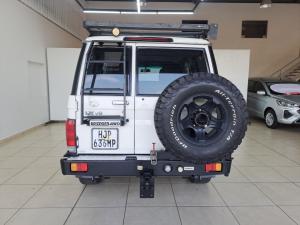 Toyota Land Cruiser 76 4.5D-4D V8 station wagon LX - Image 5