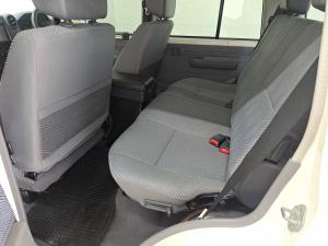 Toyota Land Cruiser 76 4.5D-4D V8 station wagon LX - Image 8